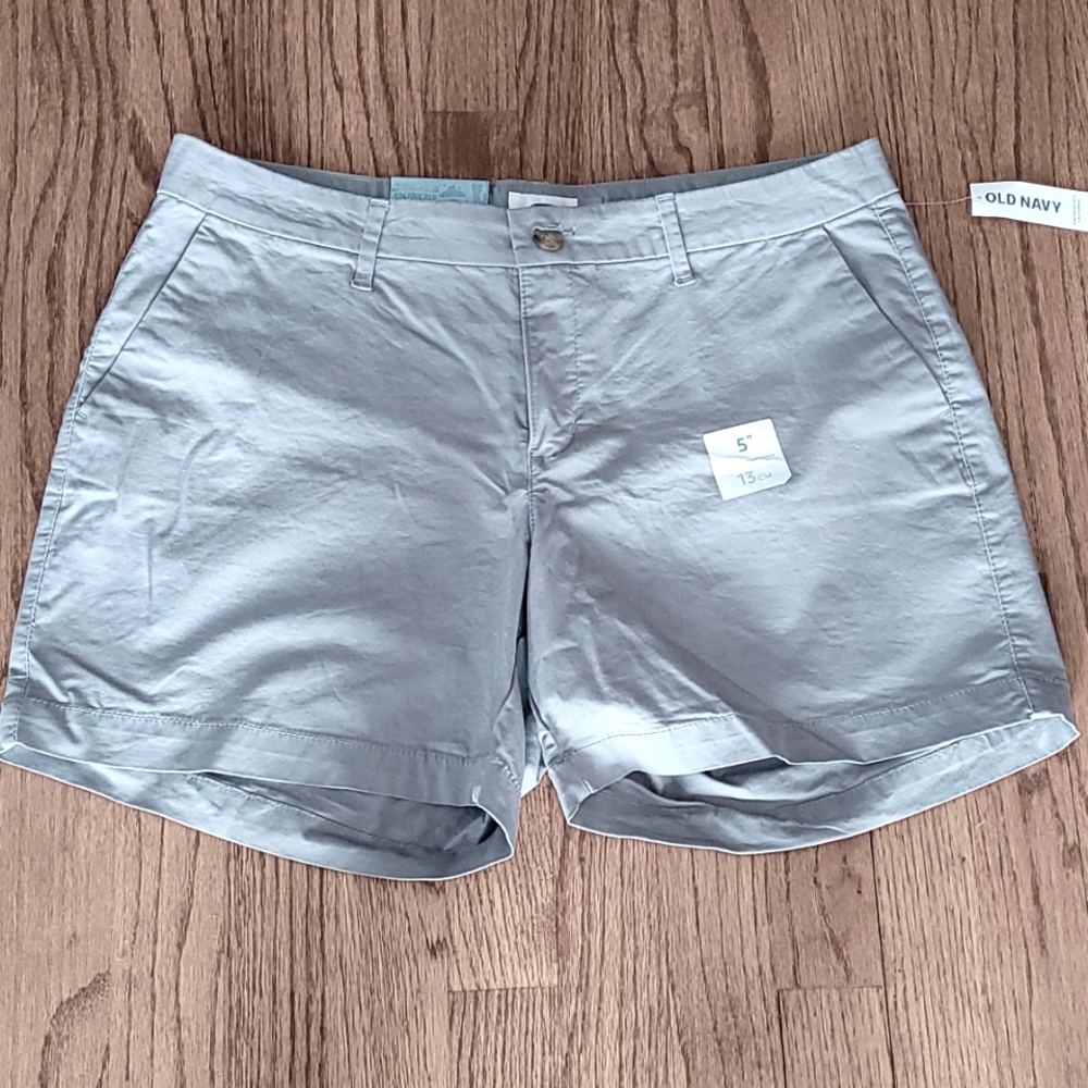 Old Navy Size 10 Light Gray Cotton Stretch Pockets Belt Loop Shorts NEW